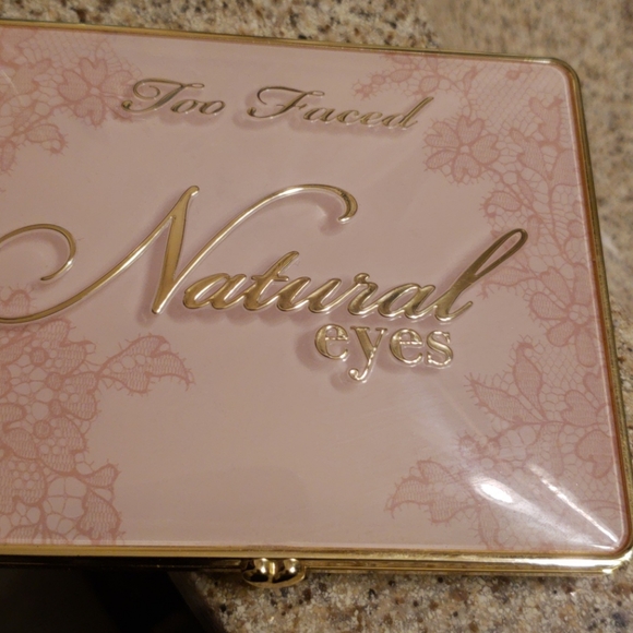 Too Faced makeup pallet - Picture 2 of 4